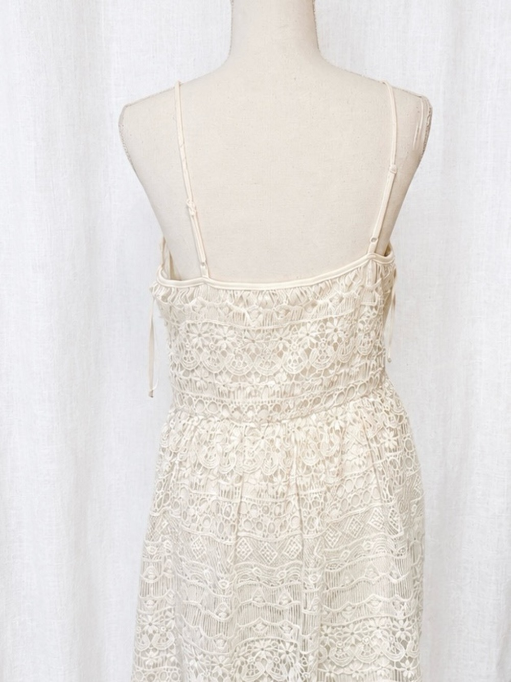 Streetwear Society Cream Lace Strapless Spaghetti Dress - Picture 2 of 2